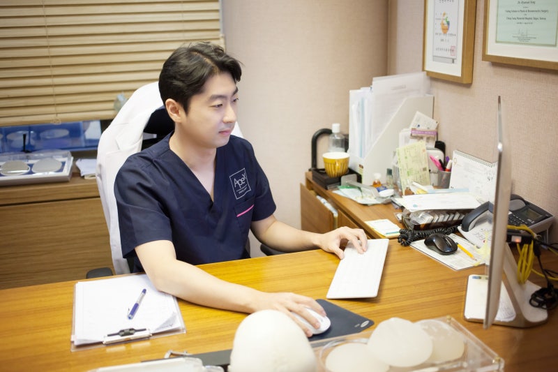 에이펙스성형외과 ♥송현석원장님♥ 성형정보 꿀팁은 여기에!