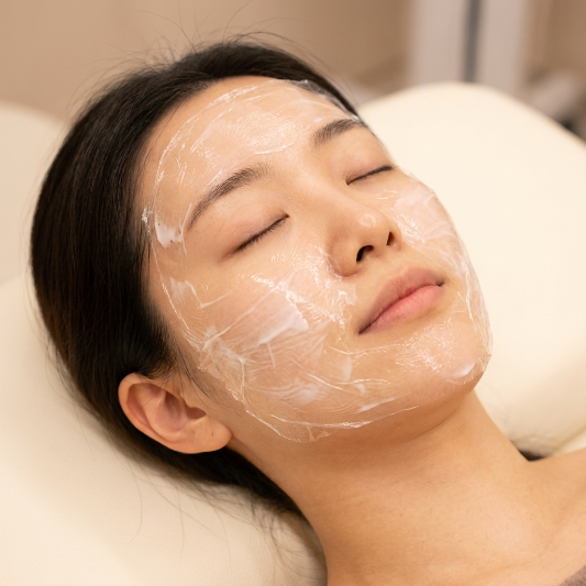 홍대 레디어스, 단순히 채우기만 하면 손해인 이유? 필러와 다른 콜라겐 재생 원리부터 합정역 피부과 선택 기준까지 사진 7