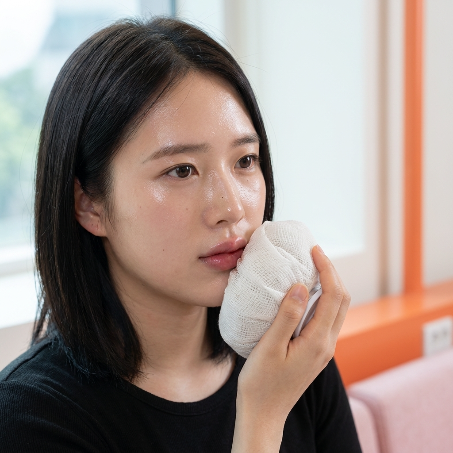 입술 필러 관리, 멍과 붓기 뭉침 현상 빠르게 해결하는 실전 꿀팁과 주의사항 총정리 사진 4