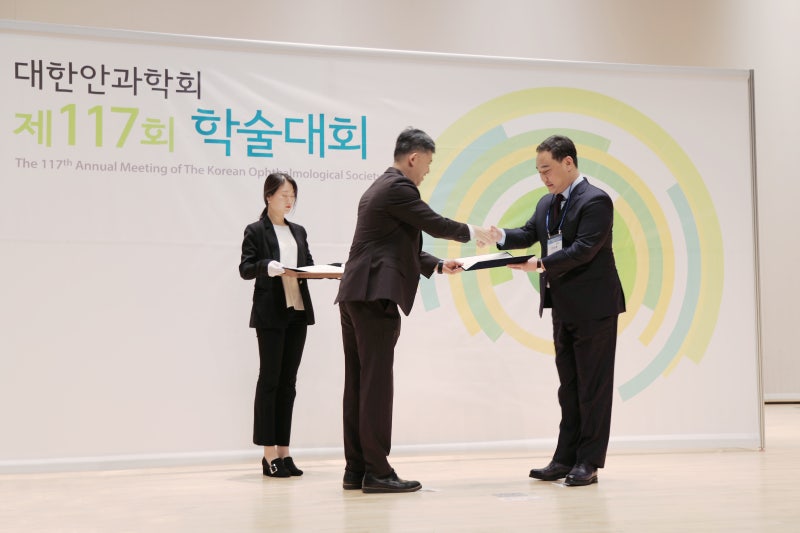 "회복 빠른 라식수술이 필요해!" -로우에너지 스마일라식을 찾는 사람들 사진 13