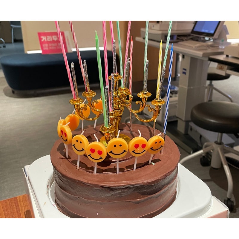 عيد ميلاد سعيد للدكتور لي تشانغ موك من عيادة جانجنام سمايل للعيون 🥳 사진 2