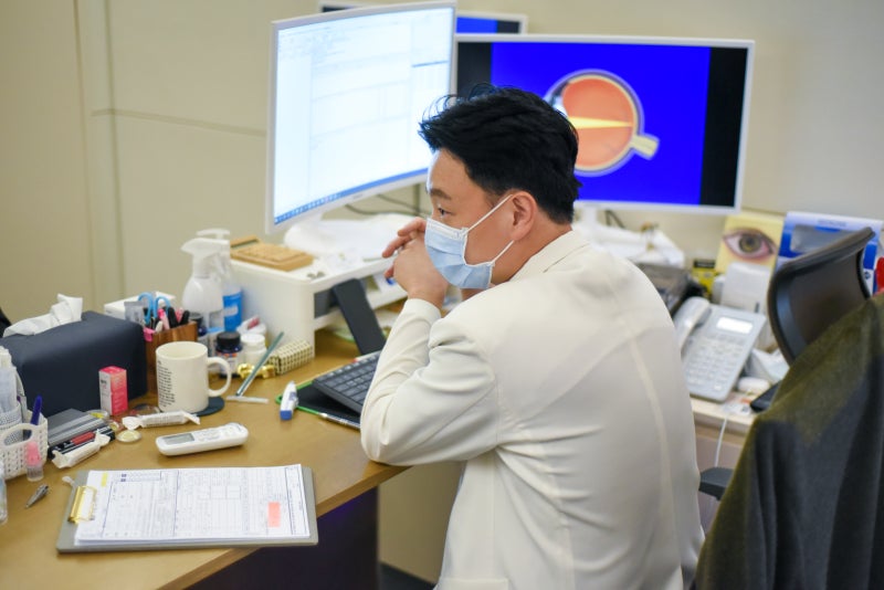 Komedian Kim Ki-ri Mengunjungi Gangnam Smile Eye Clinic! 사진 5